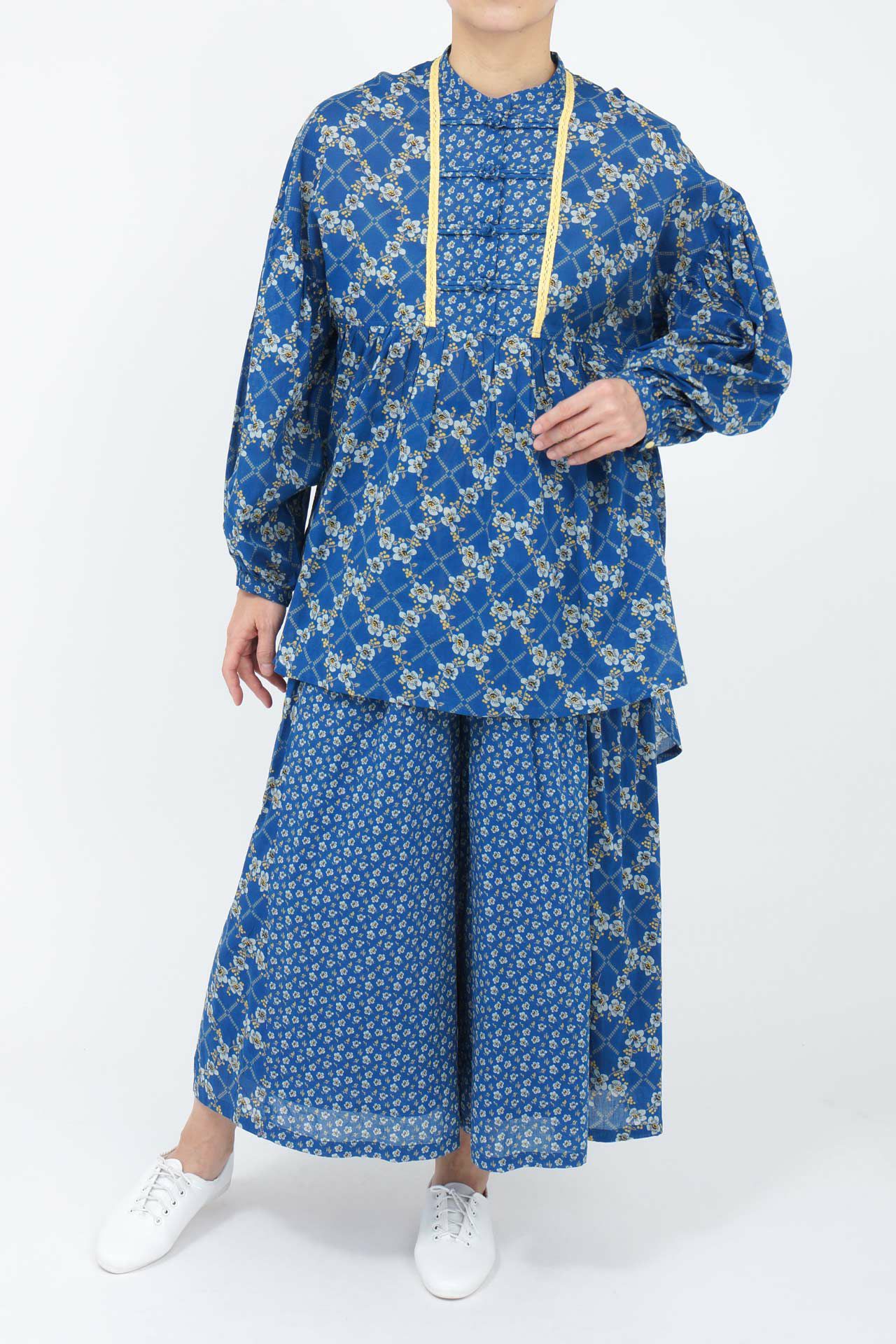 BLUE/model:161cm