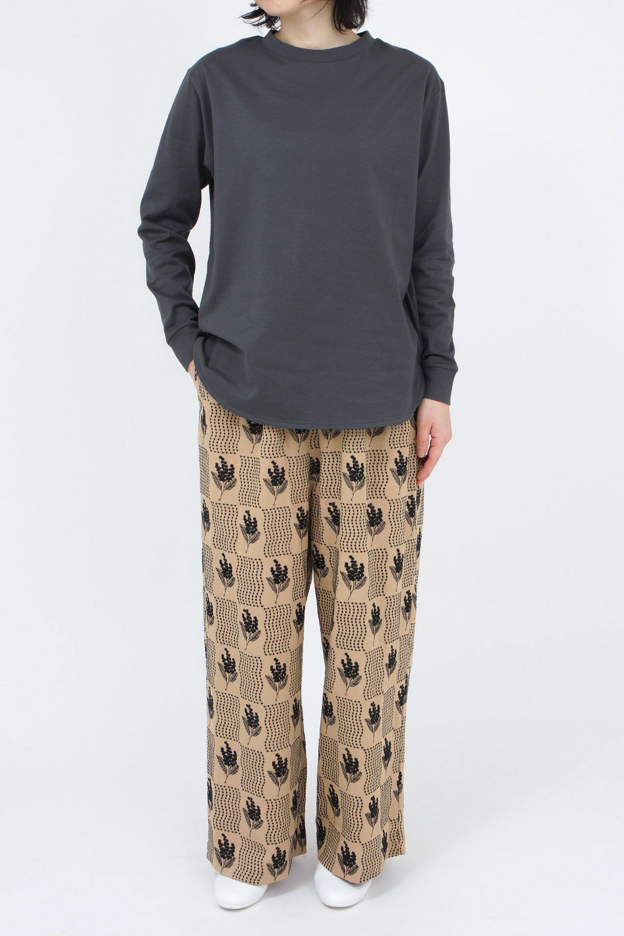 C.GREY/model:161cm