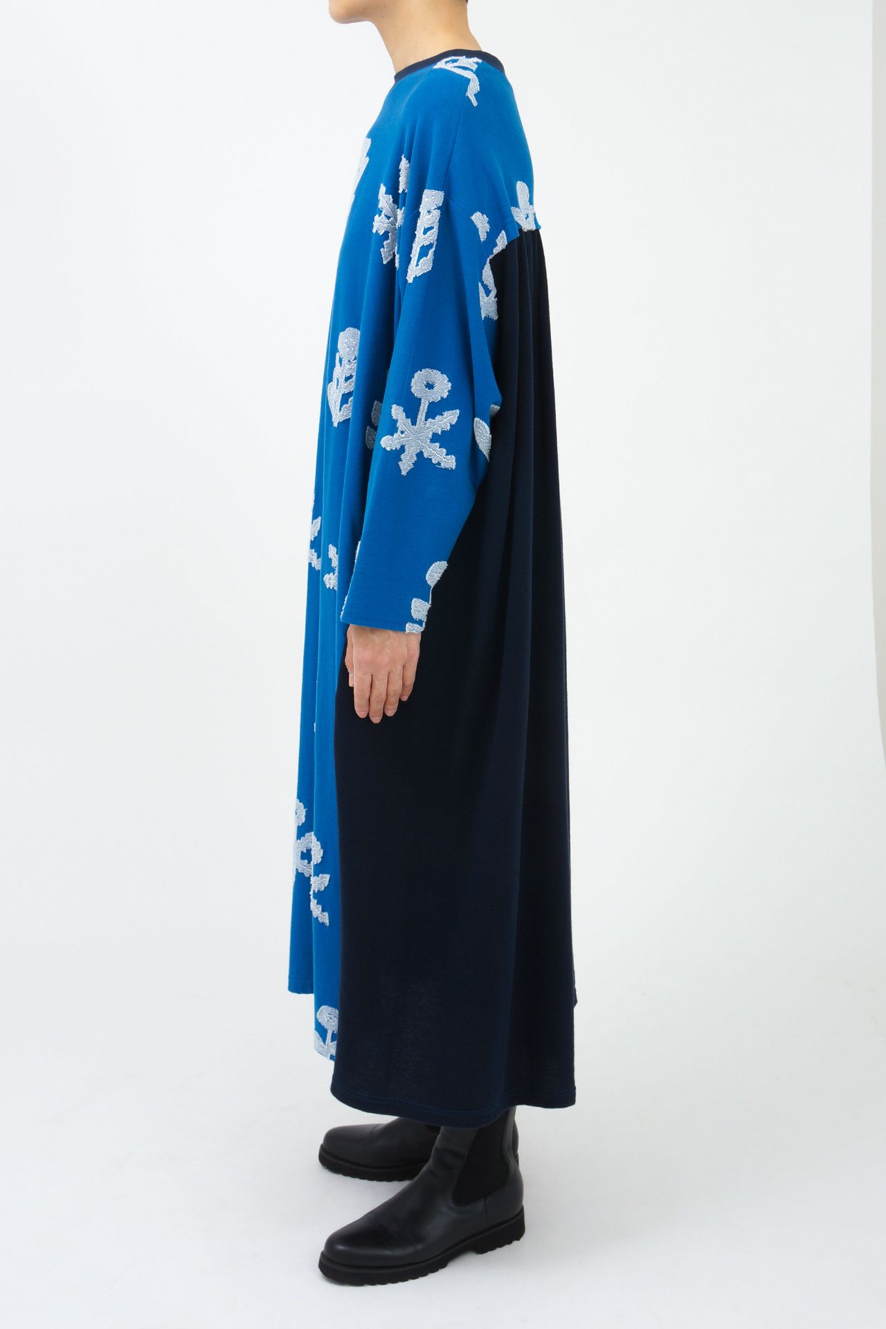BLUE/model:161cm
