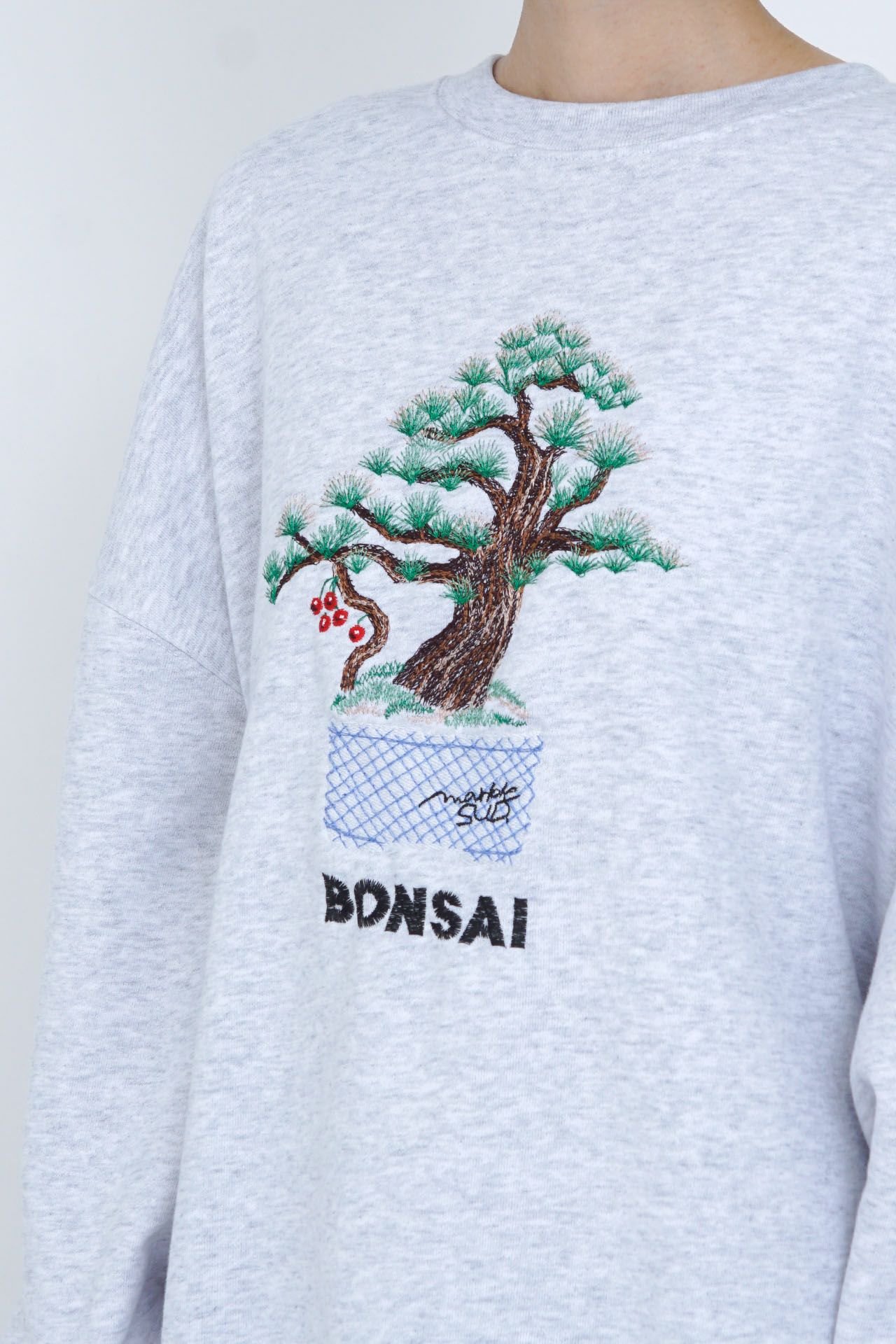 EMB松 LONG SWEAT | marble SUD(マーブルシュッド)公式通販 EMB松 LONG SWEAT | marble SUD(マーブルシュッド)公式通販