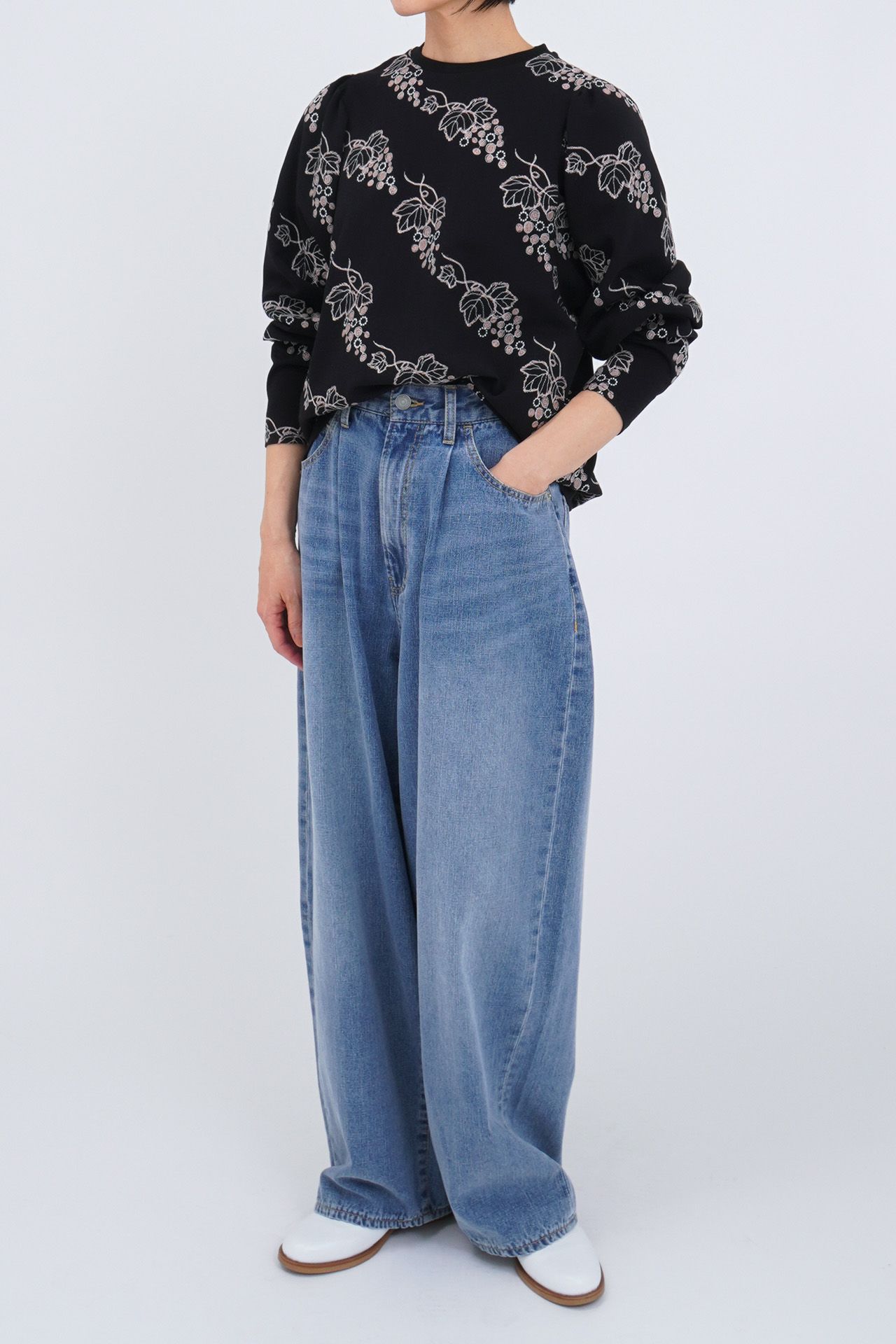 BLUE/model:161cm(Lサイズ着用)