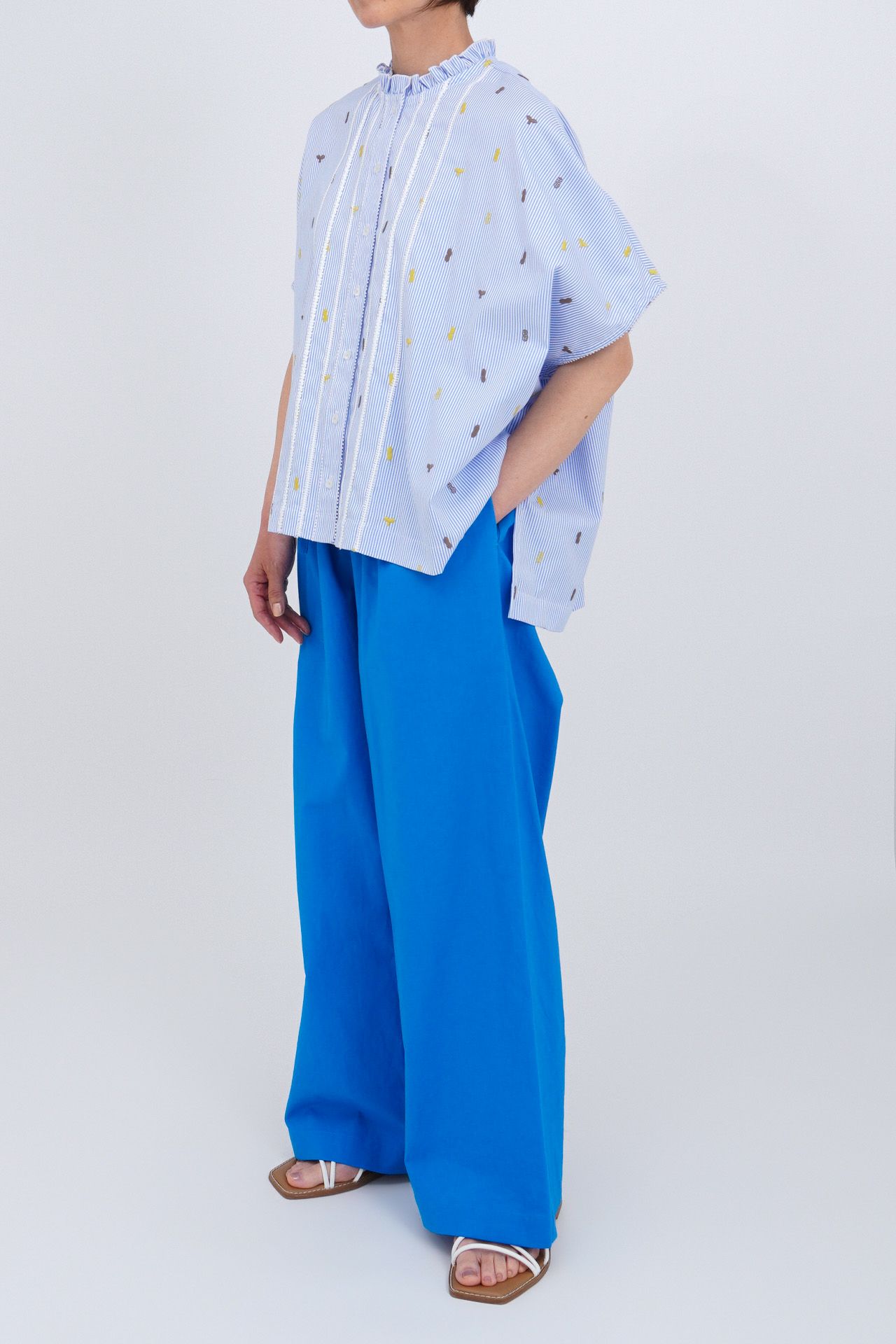 BLUE/model:161cm