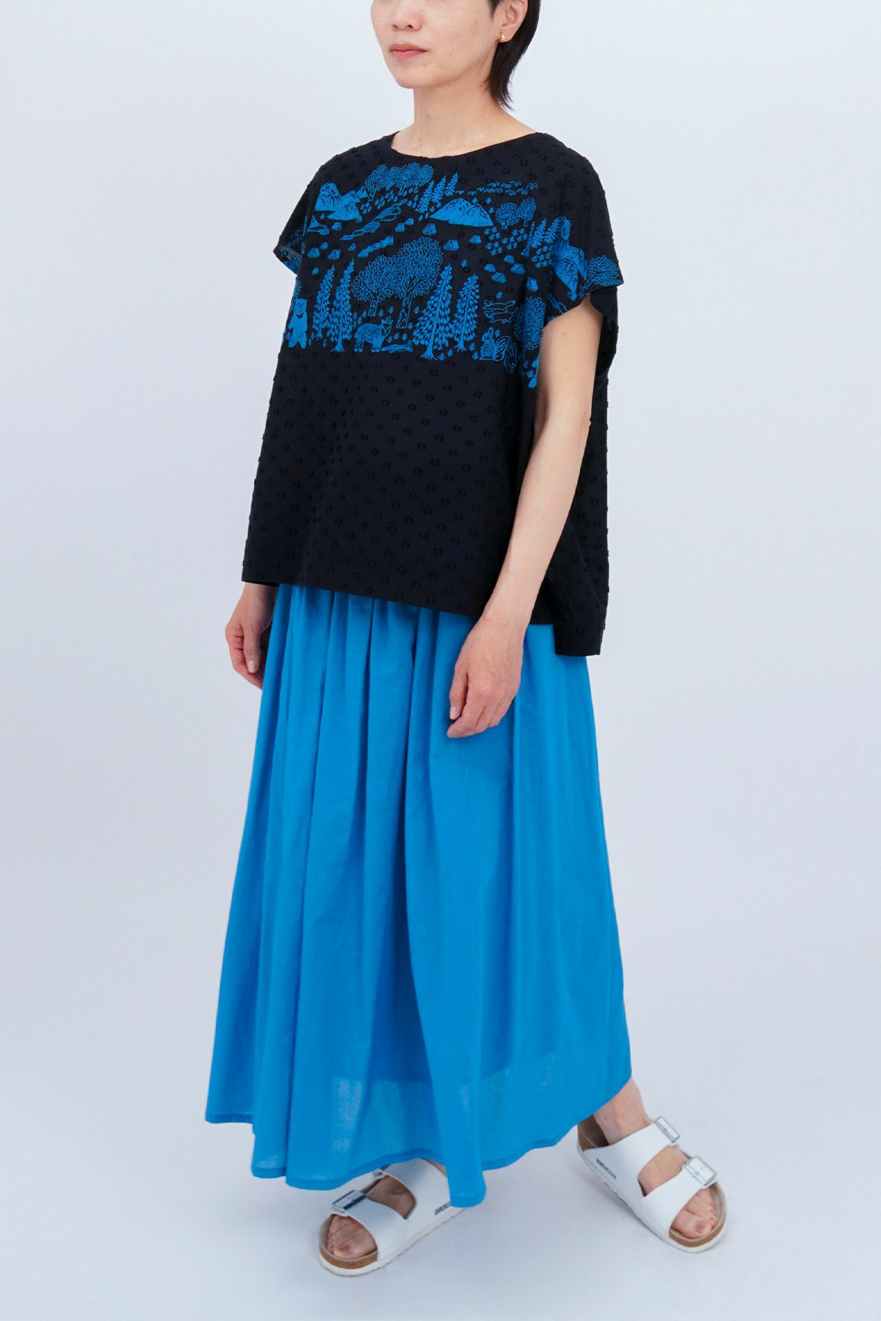 BLUE/model:161cm