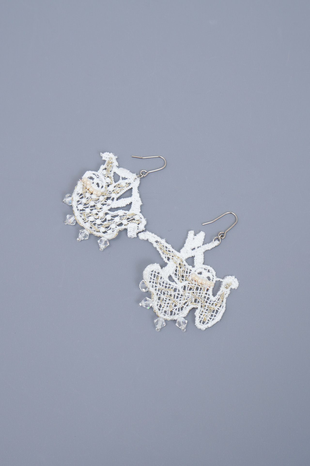 WHITE/ピアス
