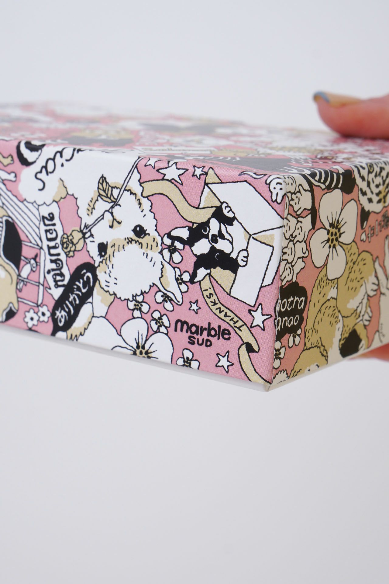 さりげなくロゴが入っています