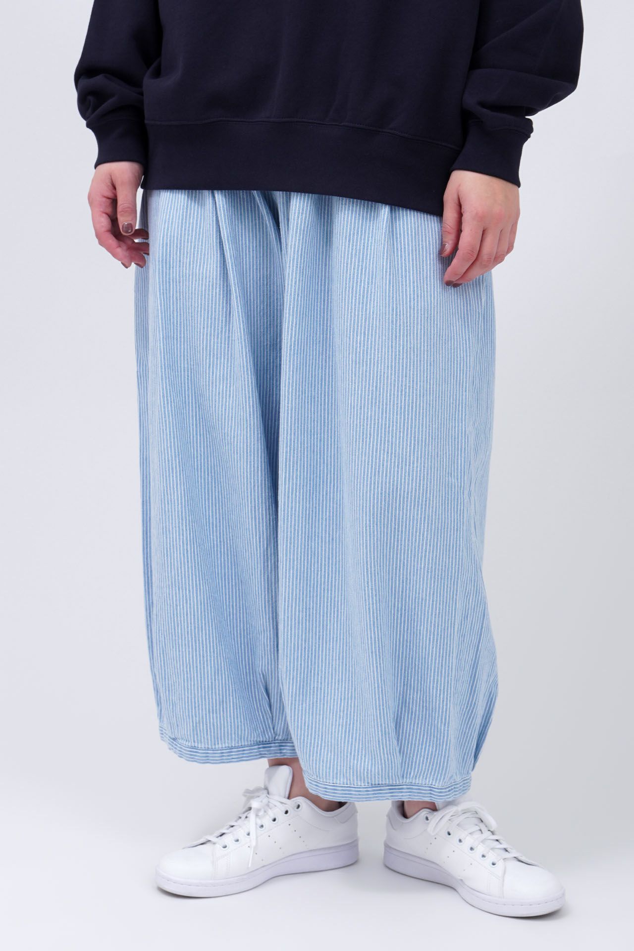 ヒッコリー 裾タックボリュームパンツ | marble SUD(マーブルシュッド