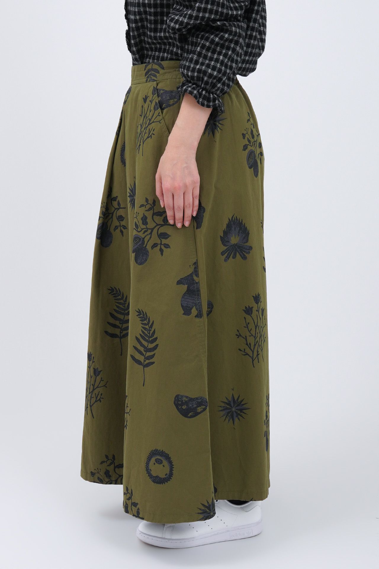 美品【シャンブルドゥシャーム】冬の森　結晶　刺しゅう　タックスカート 着用2回 極美品【シャンブルドゥシャーム】冬の森 結晶