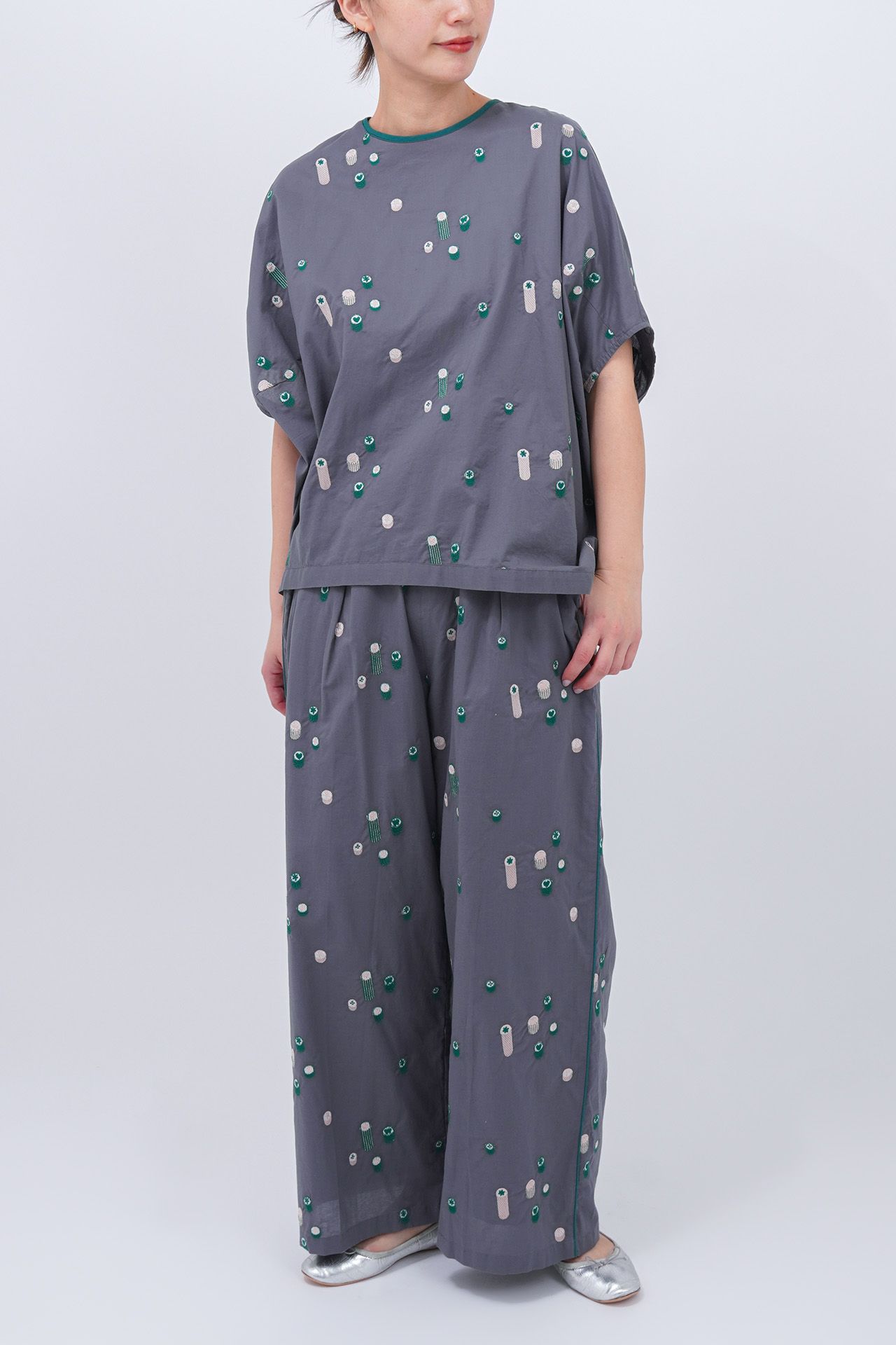 GREY/model:168cm