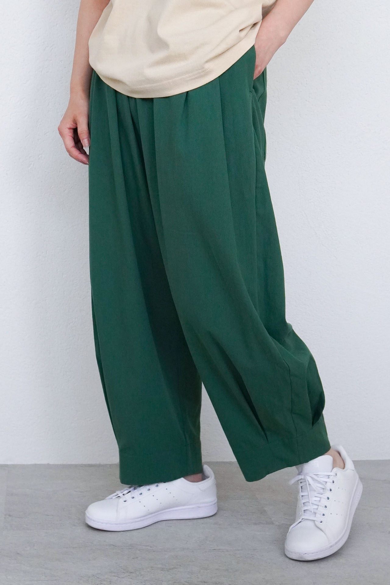 GREEN